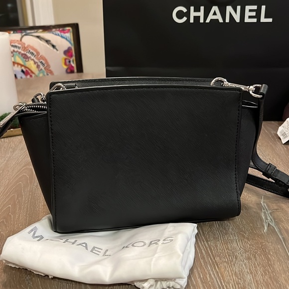 Micheal Kors studded shoulder bag - Picture 3 of 7